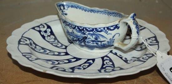 Pearlware sauceboat and a plate(-)